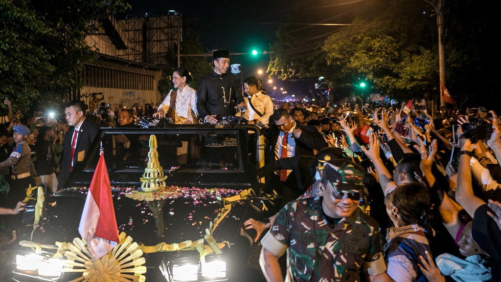 Jokowi Tersanjung Warga Solo Antusias Sambut Kepulangannya Jokowi Tersanjung Warga Solo Antusias Sambut Kepulangannya