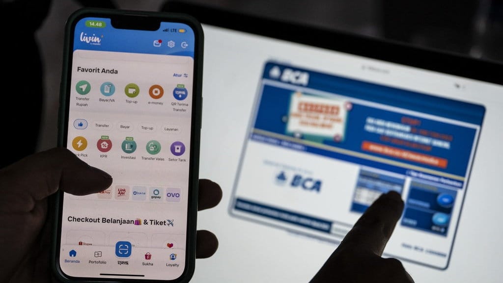 BCA Mobile dan myBCA Sempat Gangguan, Kini Berangsur Normal BCA Mobile dan myBCA Sempat Gangguan, Kini Berangsur Normal
