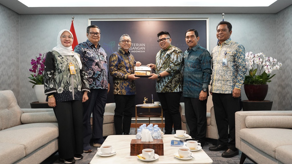 TASPEN Serahkan Manfaat Pensiun & THT kepada Petinggi Negara TASPEN Serahkan Manfaat Pensiun & THT kepada Petinggi Negara