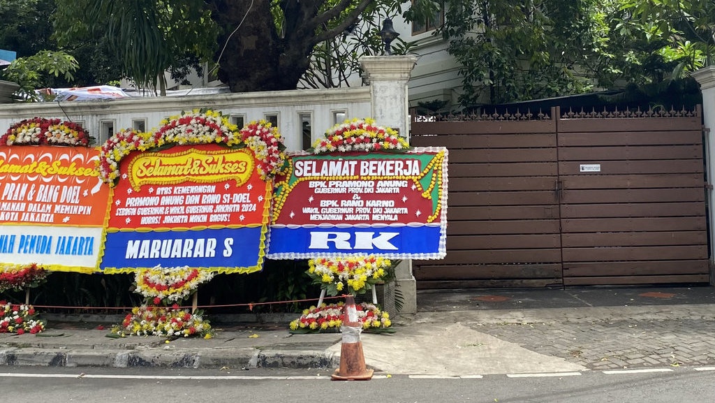 Tim RIDO Bantah Kirim Bunga ke Rumah Pemenangan Pramono-Rano Tim RIDO Bantah Kirim Bunga ke Rumah Pemenangan Pramono-Rano