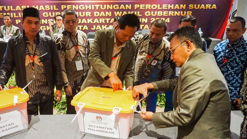 Rekapitulasi Suara Pilkada Jakarta Baru Rampung di 3 Wilayah Rekapitulasi Suara Pilkada Jakarta Baru Rampung di 3 Wilayah