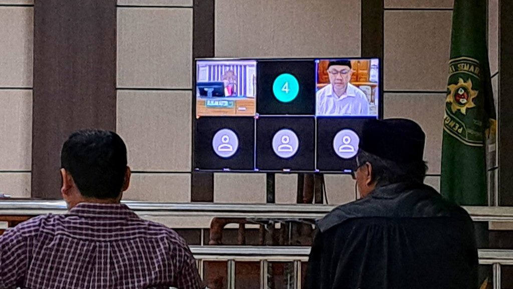 Eks Pimpinan Bank di Semarang Divonis 5 Tahun Bui Akibat Korupsi Eks Pimpinan Bank di Semarang Divonis 5 Tahun Bui Akibat Korupsi