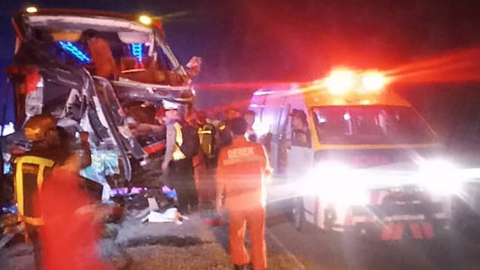 Kecelakaan di KM 80 Tol Cipularang: 2 Orang Tewas, 62 Luka-luka Kecelakaan di KM 80 Tol Cipularang: 2 Orang Tewas, 62 Luka-luka