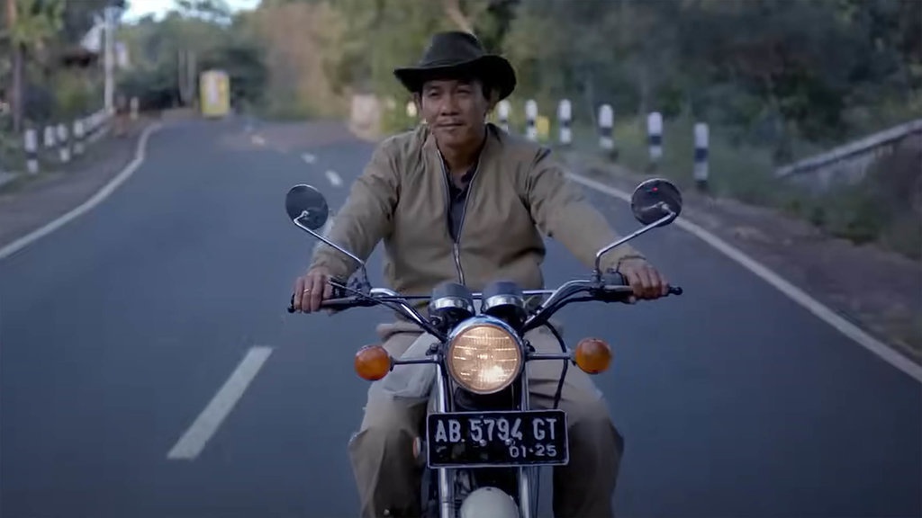 Sinopsis Film Almarhum Dibintangi Ratu Sofya & Rukman Rosadi Sinopsis Film Almarhum Dibintangi Ratu Sofya & Rukman Rosadi