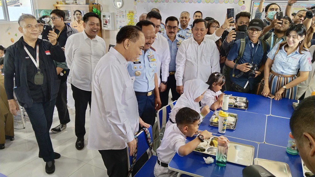 Budi Arie Pastikan Bahan Baku Makan Bergizi Gratis Bukan Impor Budi Arie Pastikan Bahan Baku Makan Bergizi Gratis Bukan Impor