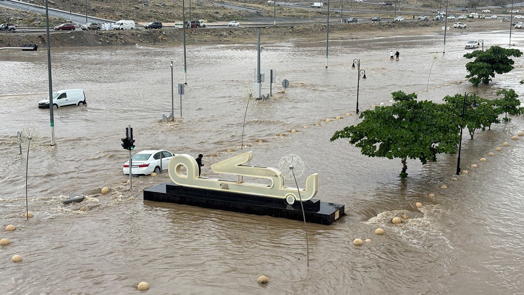Info Banjir Arab Saudi Hari Ini dan Kondisi Makkah-Madinah Info Banjir Arab Saudi Hari Ini dan Kondisi Makkah-Madinah