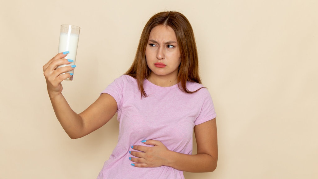 8 Dampak Negatif Minum Susu Sapi Mentah dan Cara Mengolahnya 8 Dampak Negatif Minum Susu Sapi Mentah dan Cara Mengolahnya