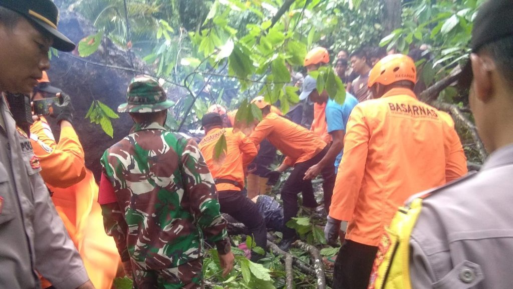 4 Korban Meninggal Dunia, Kemensos Gerak Cepat Tangani Longsor 4 Korban Meninggal Dunia, Kemensos Gerak Cepat Tangani Longsor