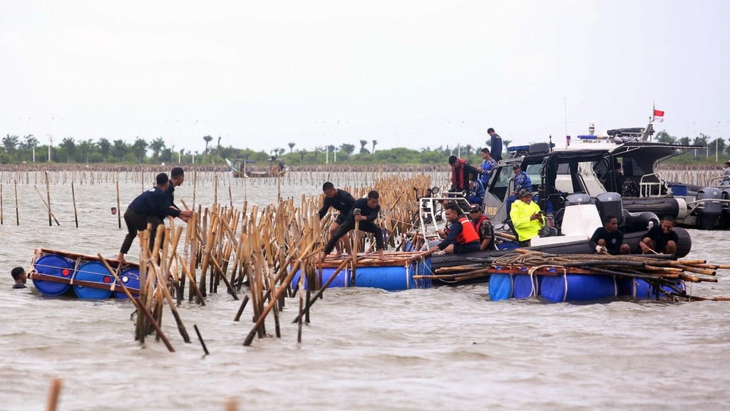 Di Mana Lokasi Pagar Laut Tangerang & Apakah Sudah Dibongkar? Di Mana Lokasi Pagar Laut Tangerang & Apakah Sudah Dibongkar?