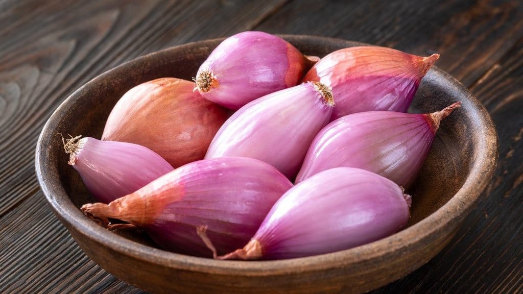 10 Manfaat Bawang Merah Mentah bagi Kesehatan 10 Manfaat Bawang Merah Mentah bagi Kesehatan