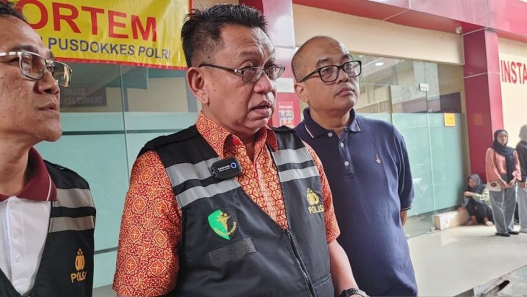 RS Polri Terima 16 Kantong Jenazah Korban Kebakaran Glodok Plaza RS Polri Terima 16 Kantong Jenazah Korban Kebakaran Glodok Plaza