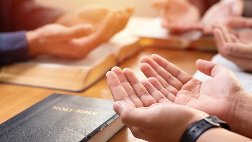25 Ayat Alkitab tentang Menerima, Let Go, Percaya Rencana Tuhan 25 Ayat Alkitab tentang Menerima, Let Go, Percaya Rencana Tuhan