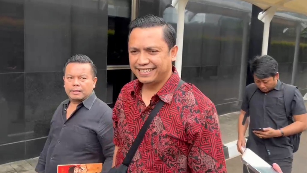 Jenguk Hasto di Rutan KPK, Tim Hukum Bocorkan Isi Bahasan Jenguk Hasto di Rutan KPK, Tim Hukum Bocorkan Isi Bahasan
