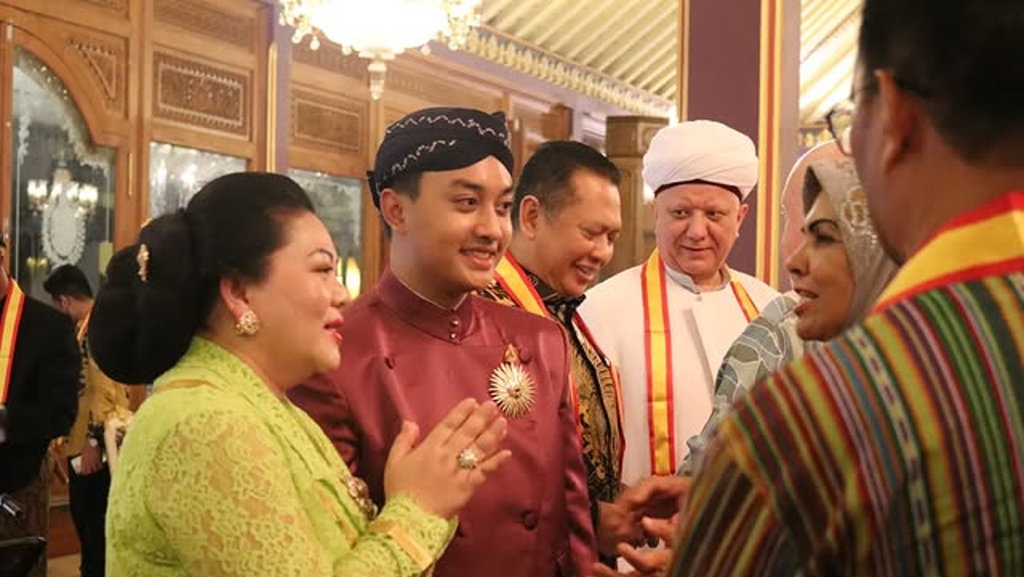 Profil Hamengkunegoro & Alasan Kritik 'Nyesel Gabung Republik' Profil Hamengkunegoro & Alasan Kritik 'Nyesel Gabung Republik'