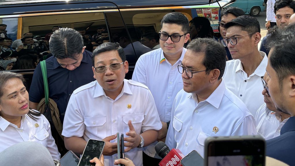 Pemerintah akan Salurkan Bantuan Pangan untuk Korban Banjir Pemerintah akan Salurkan Bantuan Pangan untuk Korban Banjir
