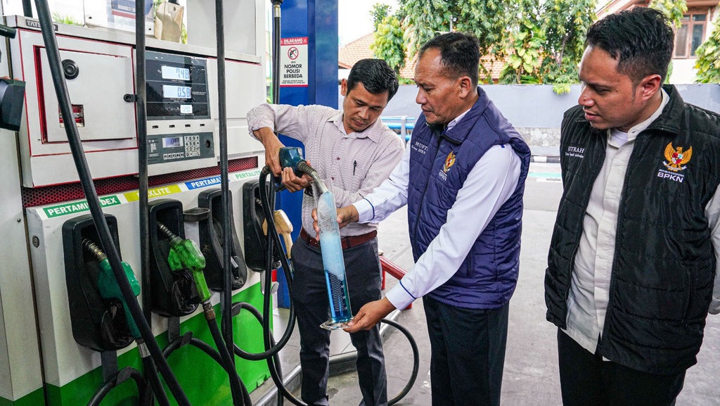 BPKN Tinjau Terminal BBM Plumpang Pastikan Cek Kualitas Berlapis BPKN Tinjau Terminal BBM Plumpang Pastikan Cek Kualitas Berlapis