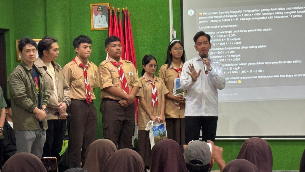 Gibran Harap Pelajaran AI Segera Diterapkan di Semua Sekolah Gibran Harap Pelajaran AI Segera Diterapkan di Semua Sekolah