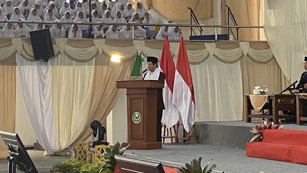 Menag Singgung Ketimpangan Gaji Guru Negeri & Madrasah Menag Singgung Ketimpangan Gaji Guru Negeri & Madrasah