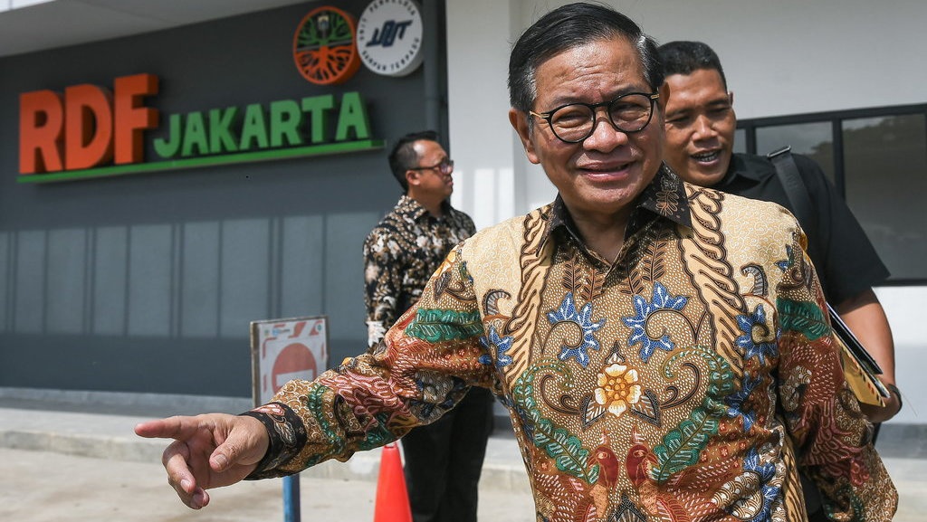 Pemprov DKI Beli 100 Truk Sampah Atasi Penumpukan di Kramat Jati Pemprov DKI Beli 100 Truk Sampah Atasi Penumpukan di Kramat Jati