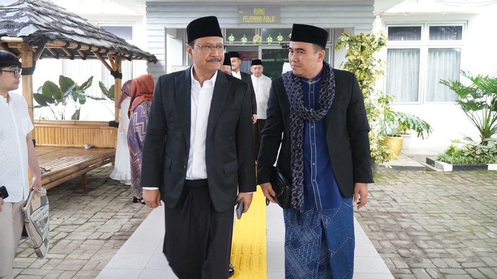 Salat Idulfitri 2025: Gus Ipul Doakan Presiden Prabowo Salat Idulfitri 2025: Gus Ipul Doakan Presiden Prabowo