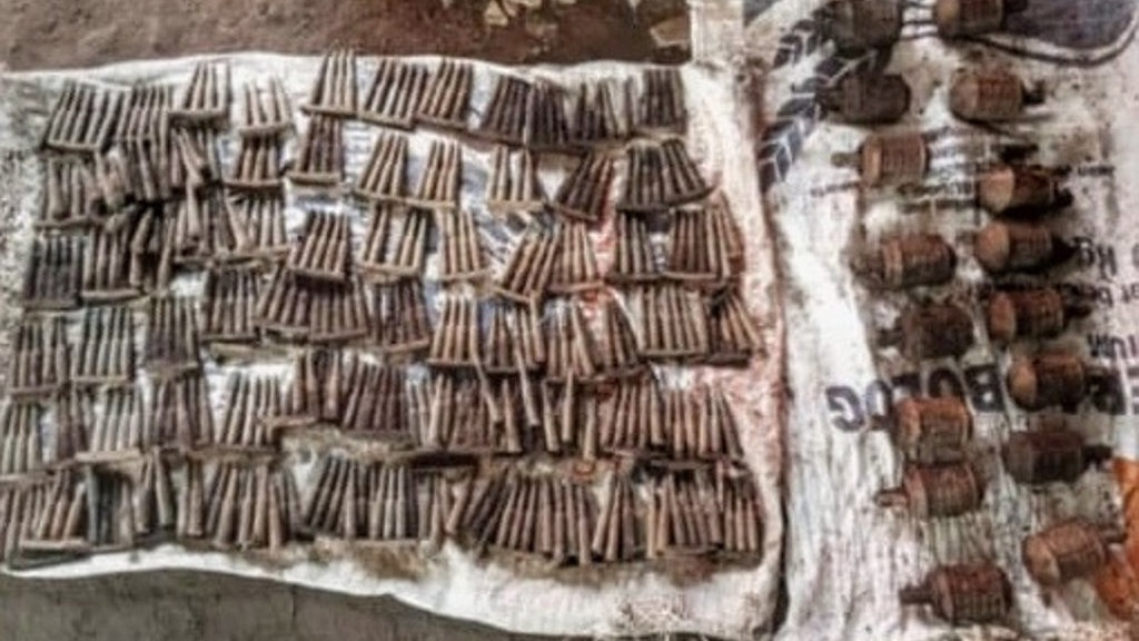 16 Granat Tangan Ditemukan di Lokasi Pengungsian Erupsi Lewotobi 16 Granat Tangan Ditemukan di Lokasi Pengungsian Erupsi Lewotobi