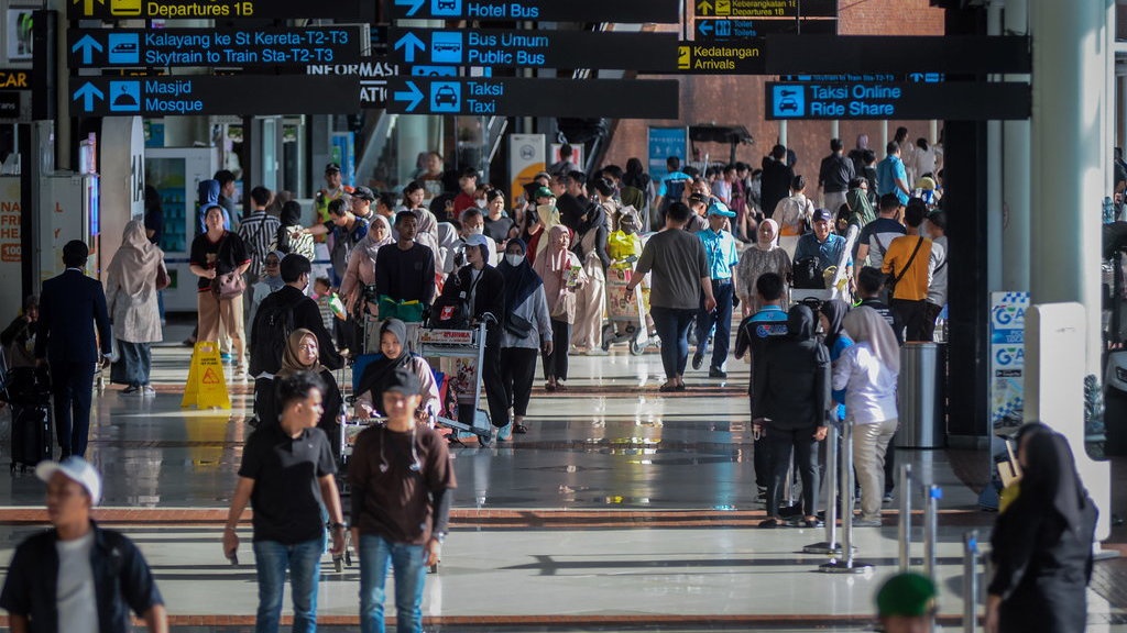 Penerbangan Menuju Timur Tengah Ditunda di Bandara Soetta Penerbangan Menuju Timur Tengah Ditunda di Bandara Soetta