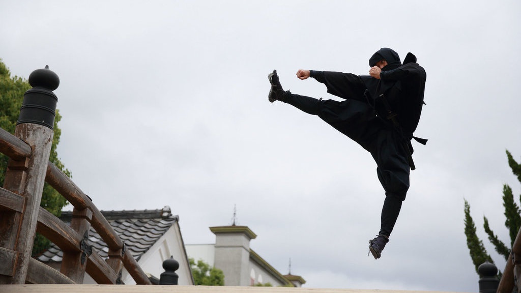 Benarkah Ninja Berpakaian Serbahitam seperti di Film-Film? Benarkah Ninja Berpakaian Serbahitam seperti di Film-Film?
