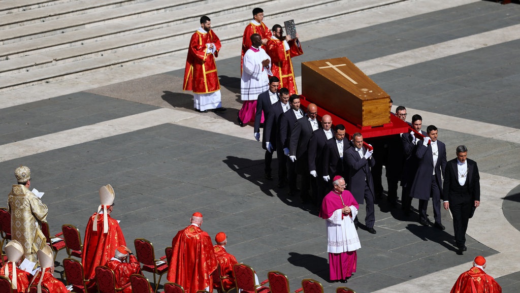 Misa Pemakaman Paus Fransiskus Dimulai di Alun-Alun Santo Petrus