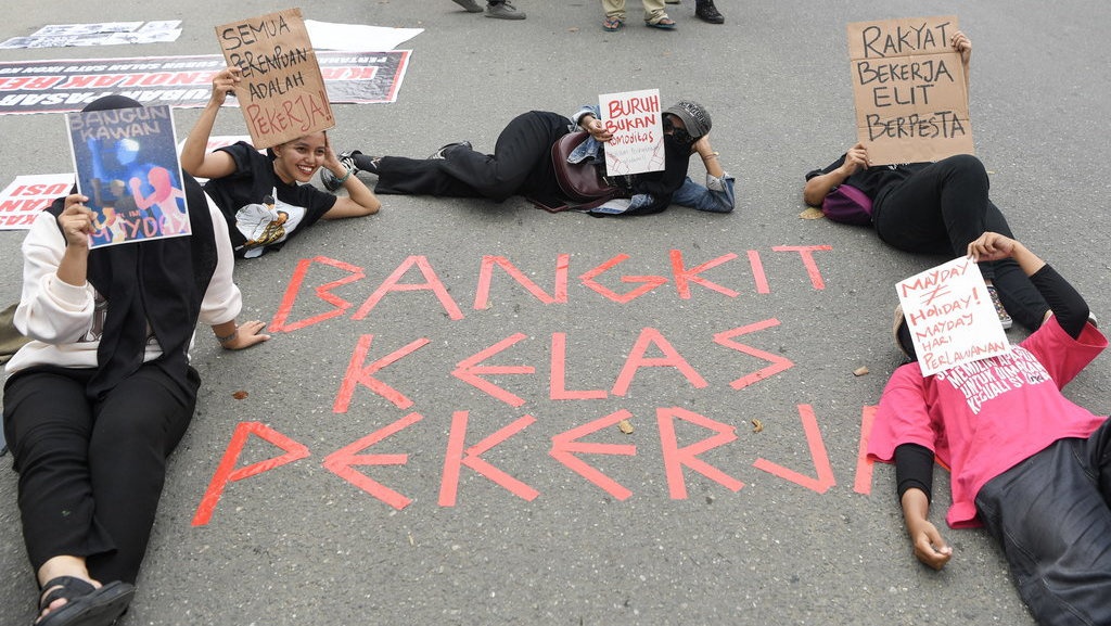 25 Ide Tema Peringatan Hari Buruh 2026 Kreatif & Inspiratif 25 Ide Tema Peringatan Hari Buruh 2026 Kreatif & Inspiratif