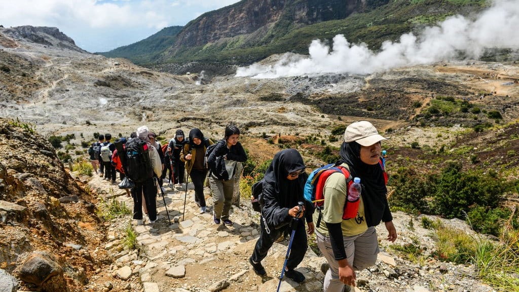 Penjelasan PVMBG Terkait Fenomena Api Biru di Gunung Papandayan Penjelasan PVMBG Terkait Fenomena Api Biru di Gunung Papandayan