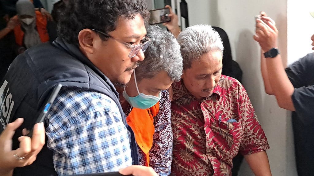 Kejari Tahan Kaprodi PPDS Undip soal Kasus Perundungan Mahasiswa Kejari Tahan Kaprodi PPDS Undip soal Kasus Perundungan Mahasiswa