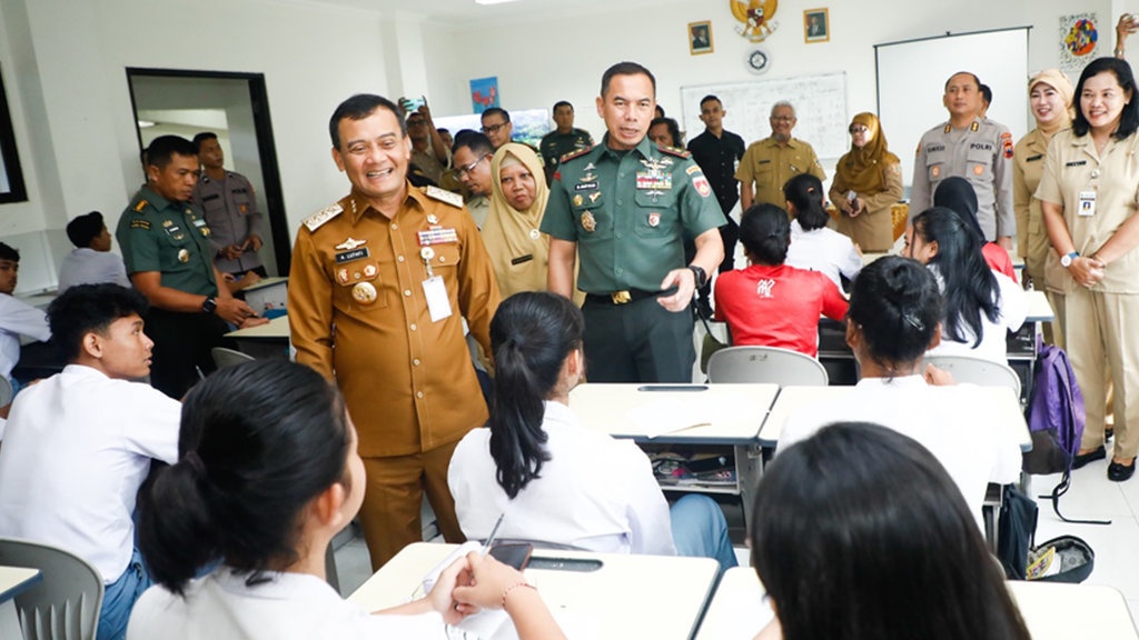 Pemprov Jateng Gratiskan Siswa Miskin di 139 Sekolah Swasta Pemprov Jateng Gratiskan Siswa Miskin di 139 Sekolah Swasta