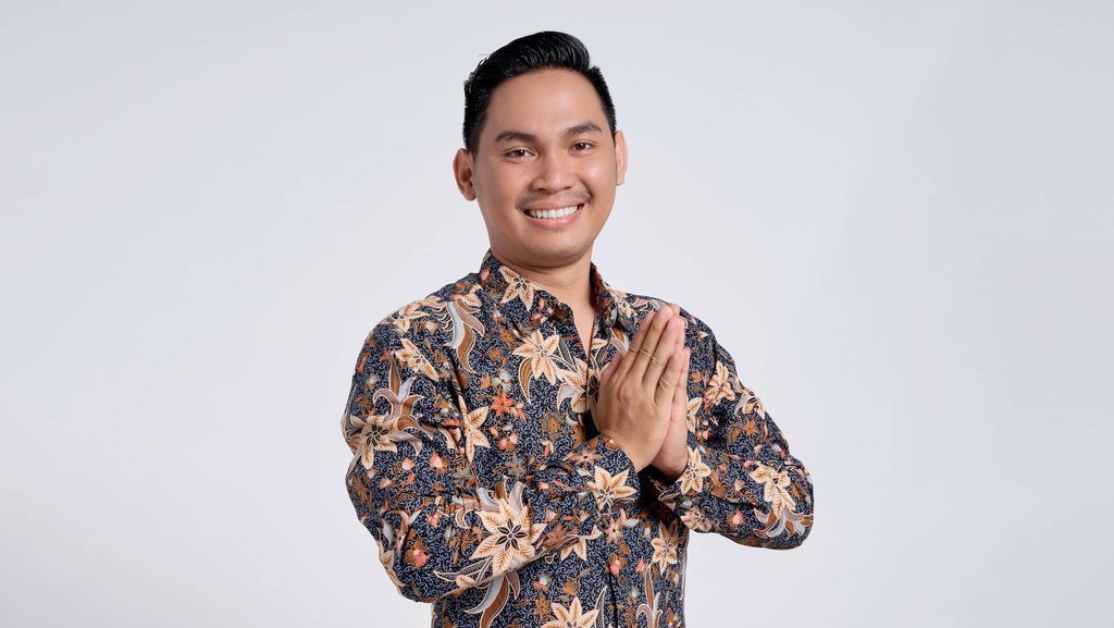 10 Rekomendasi Ide Outfit Kondangan Pria Keren, Elegan, & Casual 10 Rekomendasi Ide Outfit Kondangan Pria Keren, Elegan, & Casual