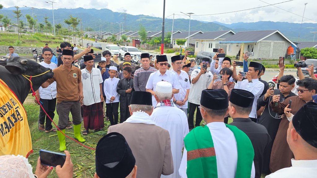 Menteri Karding Serahkan Hewan Kurban Presiden untuk Warga Palu Menteri Karding Serahkan Hewan Kurban Presiden untuk Warga Palu