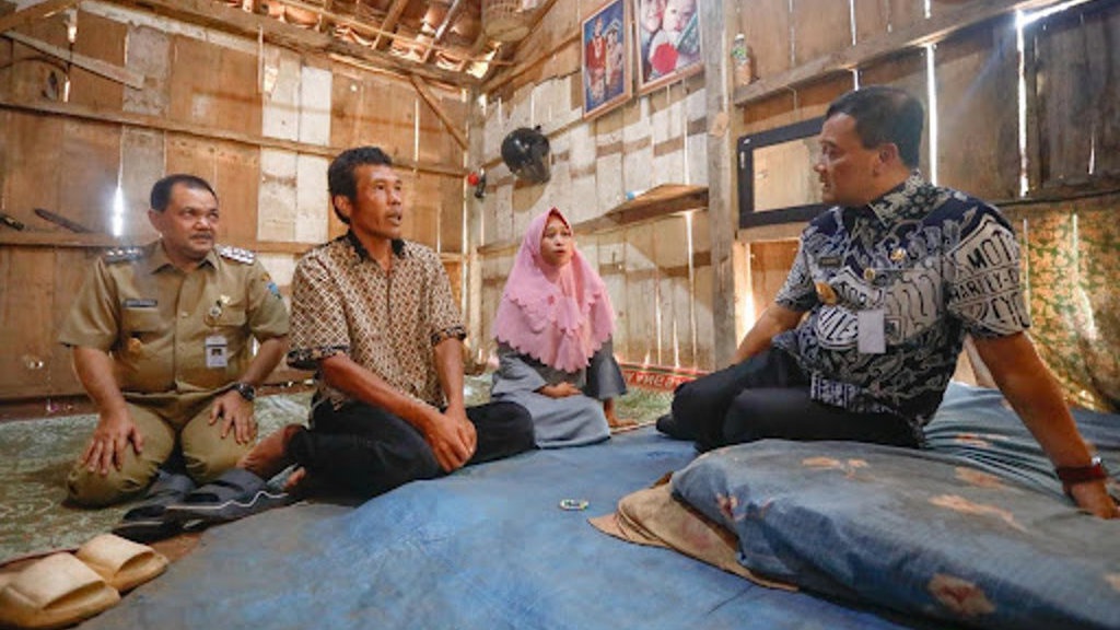 Rekah Senyum para Penerima Bantuan Rumah dari Pemprov Jateng Rekah Senyum para Penerima Bantuan Rumah dari Pemprov Jateng