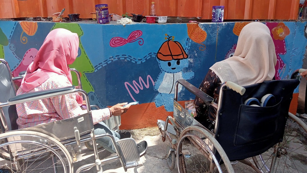 Melihat Warna-Warni Teman Disabilitas Berkarya Melalui Mural Melihat Warna-Warni Teman Disabilitas Berkarya Melalui Mural