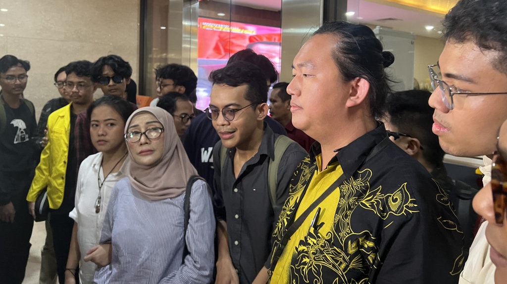 Pedemo Aksi Mayday Laporkan Kekerasan Polisi ke Propam Pedemo Aksi Mayday Laporkan Kekerasan Polisi ke Propam