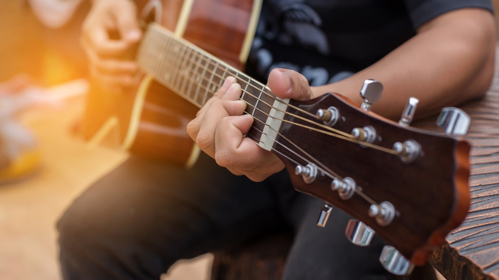 7 Rekomendasi Senar Gitar Akustik yang Bagus untuk Jamming 7 Rekomendasi Senar Gitar Akustik yang Bagus untuk Jamming