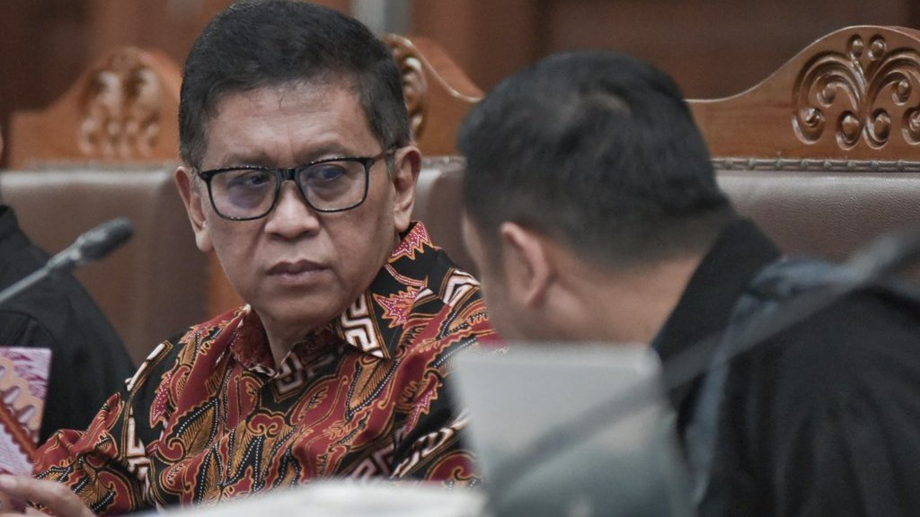 Hasto Bantah Talangi Uang Suap Harun Masiku untuk Wahyu Setiawan Hasto Bantah Talangi Uang Suap Harun Masiku untuk Wahyu Setiawan