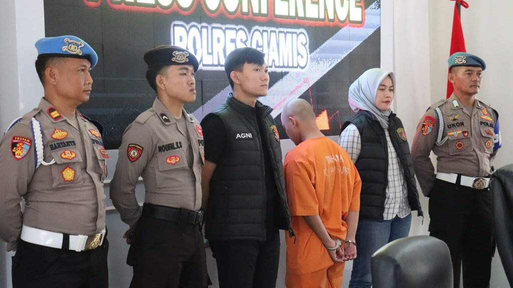 Polisi Tangkap Guru Ngaji Pelaku Pencabulan Anak di Ciamis Polisi Tangkap Guru Ngaji Pelaku Pencabulan Anak di Ciamis