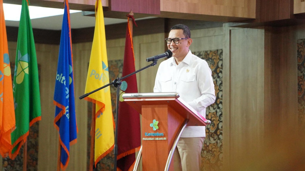 Menteri P2MI Ajak Mahasiswa Poltekkes Siapkan Diri Kerja di LN Menteri P2MI Ajak Mahasiswa Poltekkes Siapkan Diri Kerja di LN