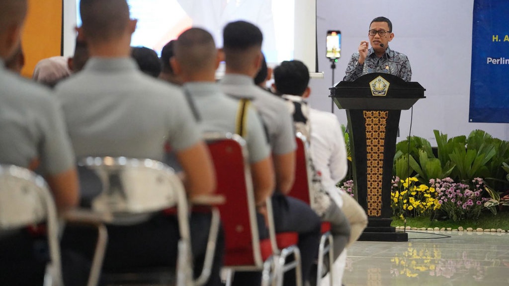 Menteri P2MI Ajak Taruna AMNI Semarang Siap Merantau Menteri P2MI Ajak Taruna AMNI Semarang Siap Merantau