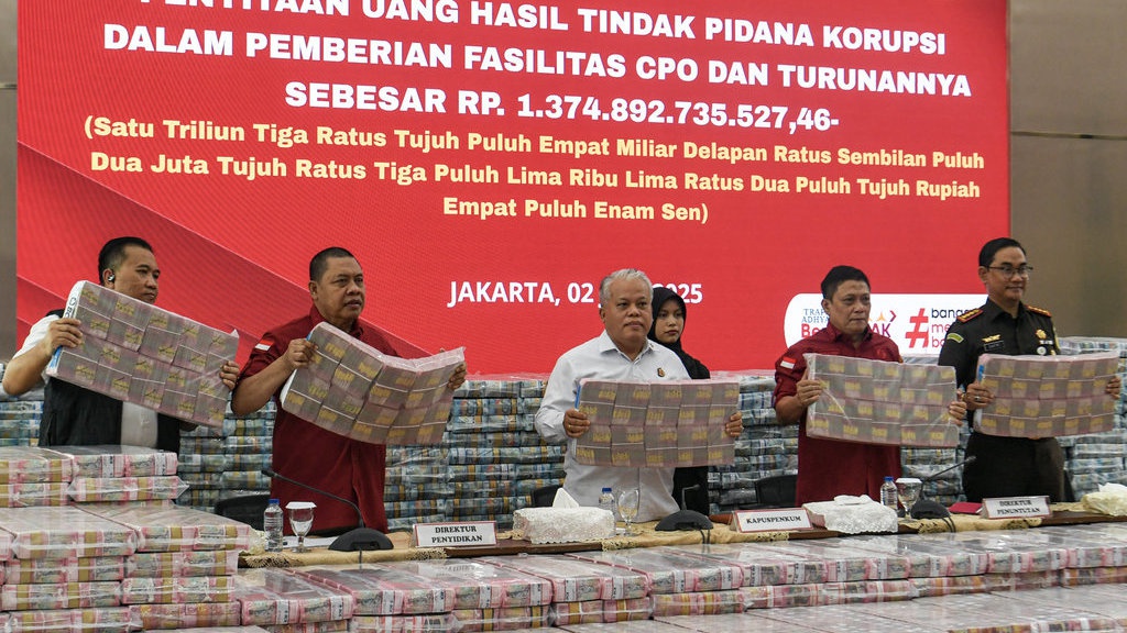 Kejagung Sita Uang Rp1,37 Triliun Terkait Korupsi CPO Kejagung Sita Uang Rp1,37 Triliun Terkait Korupsi CPO