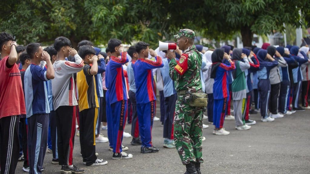 Dua Sisi Korps Kadet di Sekolah: Disiplin Siswa dan Militerisasi Dua Sisi Korps Kadet di Sekolah: Disiplin Siswa dan Militerisasi