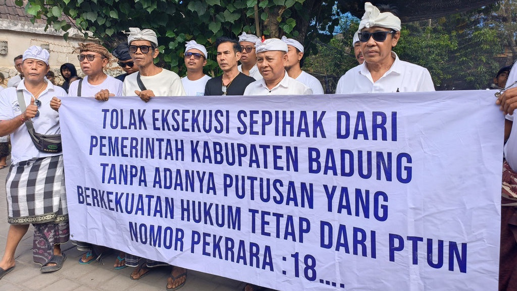Runtuhnya Ruang Hidup Warga di Pantai Bingin Runtuhnya Ruang Hidup Warga di Pantai Bingin