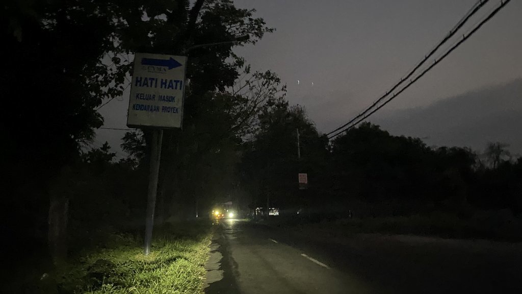Minim Penerangan, Jalur Wisata Guci Bikin Celaka Pengguna Jalan Minim Penerangan, Jalur Wisata Guci Bikin Celaka Pengguna Jalan