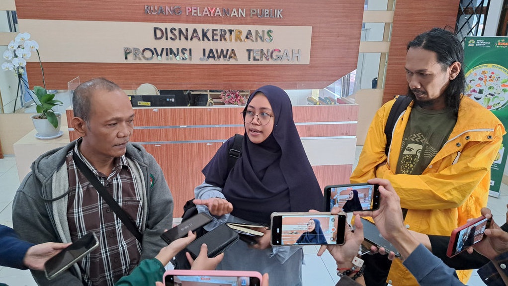 Gaji Karyawan Suara Merdeka: Di Bawah UMK, Dicicil, Dipotong Gaji Karyawan Suara Merdeka: Di Bawah UMK, Dicicil, Dipotong