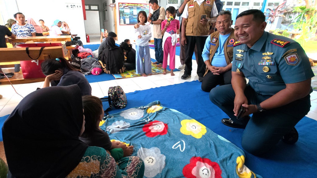 TNI AL Tetap Siaga meski Peringatan Bahaya Tsunami Telah Usai TNI AL Tetap Siaga meski Peringatan Bahaya Tsunami Telah Usai