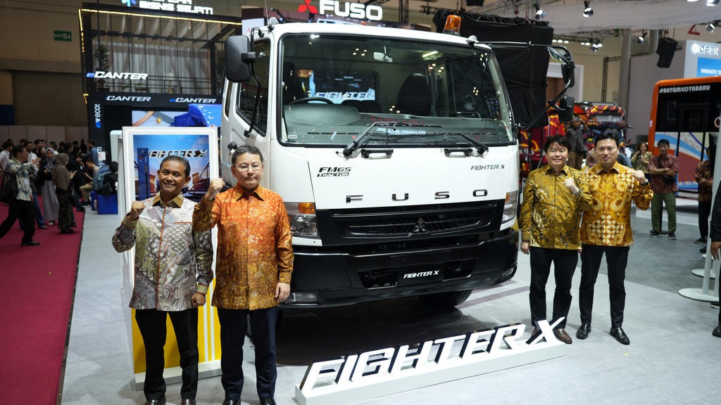 Mitsubishi Fuso Hadirkan EV Mobile Charger & Truk Baru di GIIAS Mitsubishi Fuso Hadirkan EV Mobile Charger & Truk Baru di GIIAS