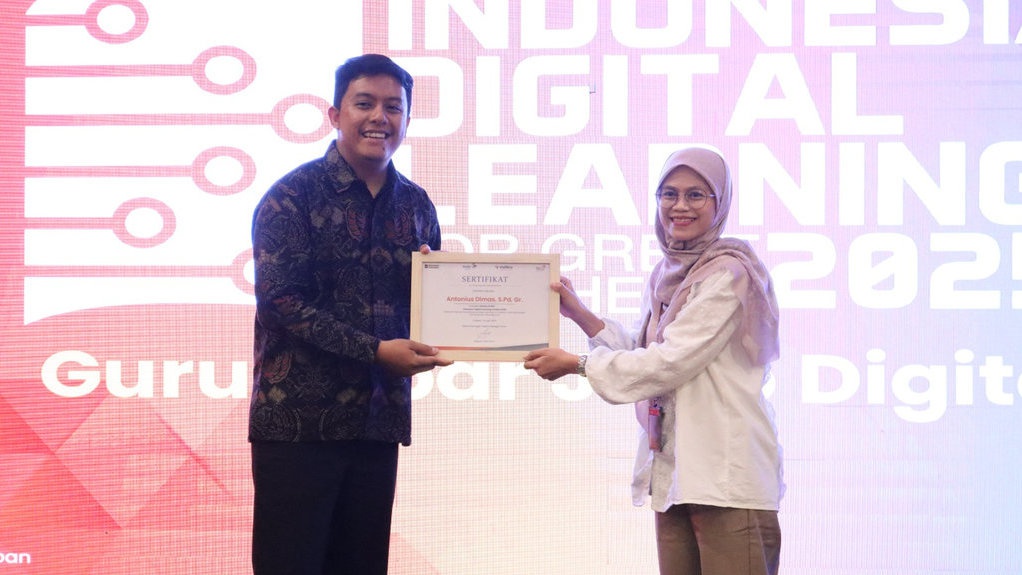 Telkom Dukung Digitalisasi 5 SMA-SMK di Ciayumajakuning Telkom Dukung Digitalisasi 5 SMA-SMK di Ciayumajakuning